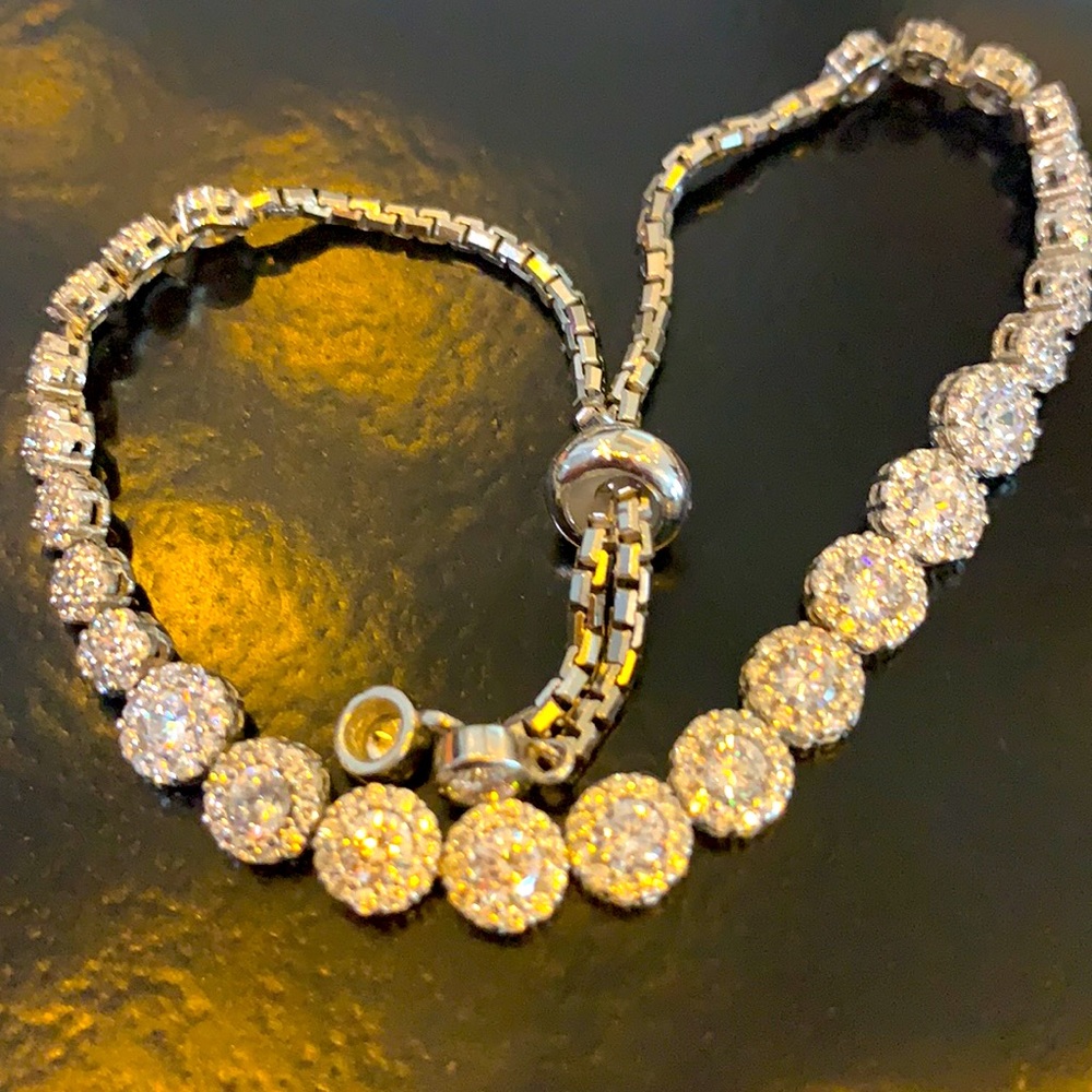 🌺💎Adjustable elegant bracelet❣️❣️❣️❣️NWT❣️